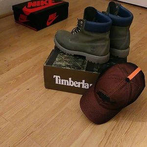 Boots and hat together size 9.5 boots